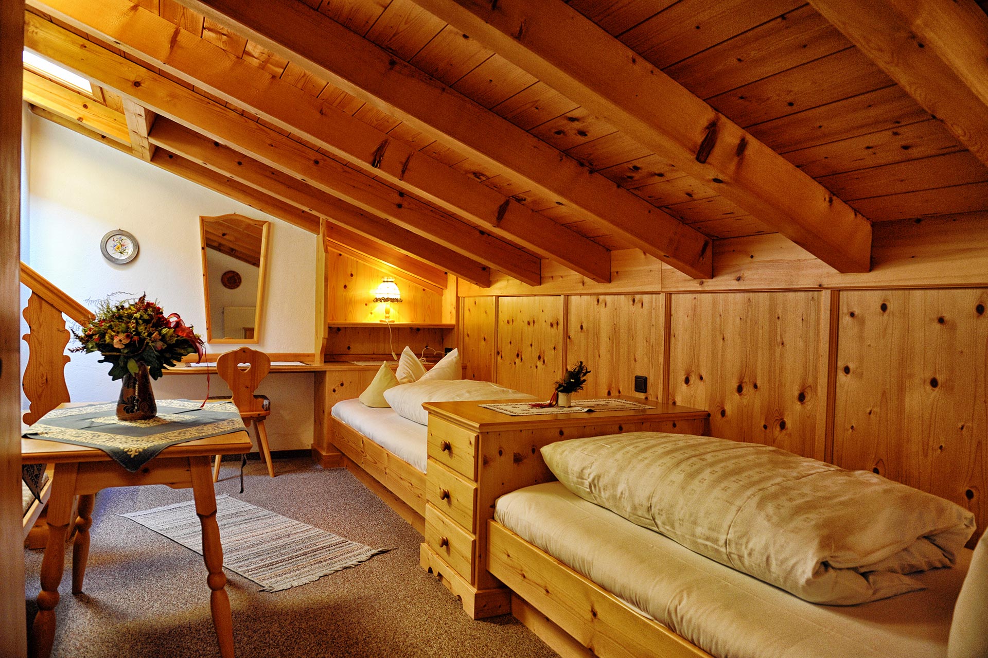 Zwei Einzelbetten des zweiten Schlafzimmers.